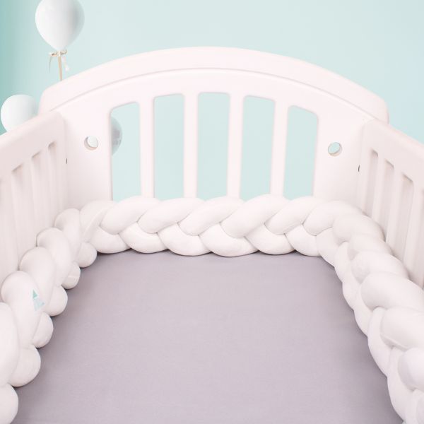 Tresse de lit bebe blanche confortable securitaire