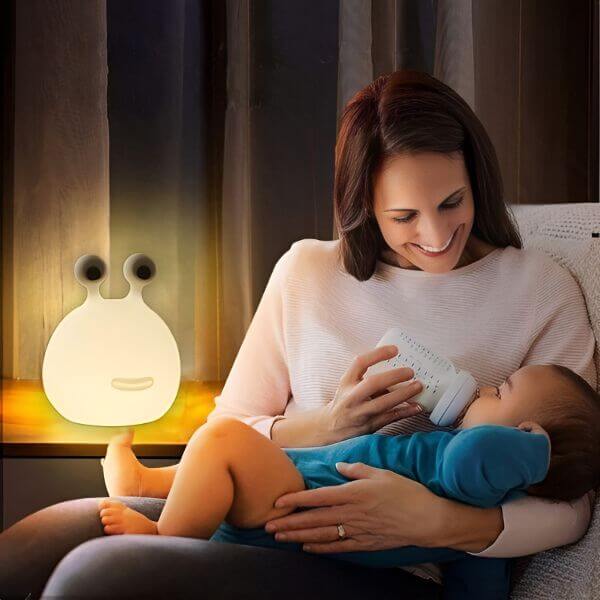 Veilleuse-bebe-limace-allaitement-nocturne-paisible