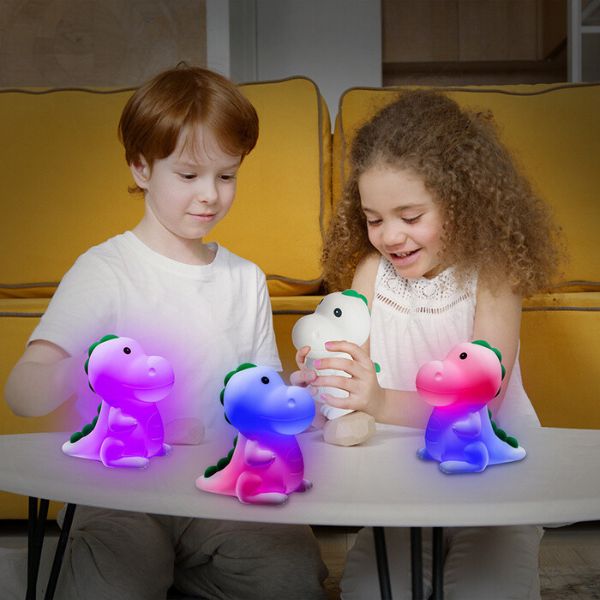 Veilleuse-bebe-enfant-heureux-jeu