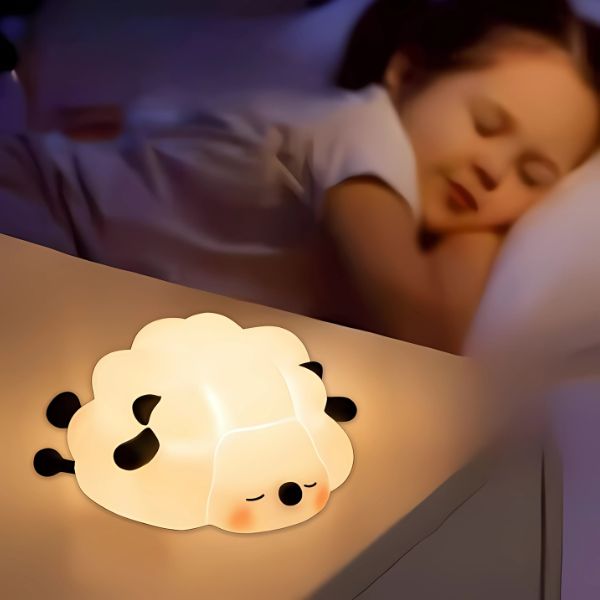 Veilleuse-bebe-mouton-lumiere-douce-fille