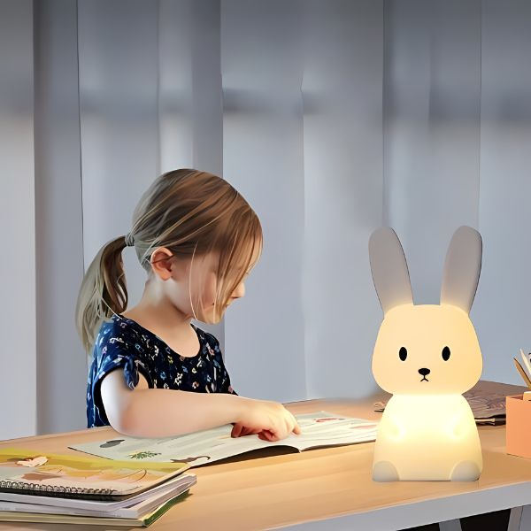 Veilleuse-lapin-ludique-compagnon-tactile-usb-rechargeable