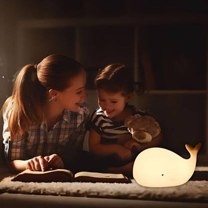 Veilleuse-baleine-lecture-du-soir-avec-maman