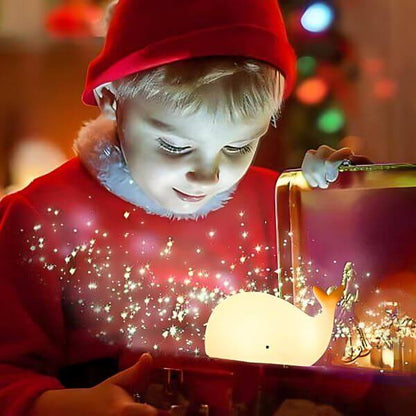 Veilleuse-baleine-cadeau-enfant-souriant