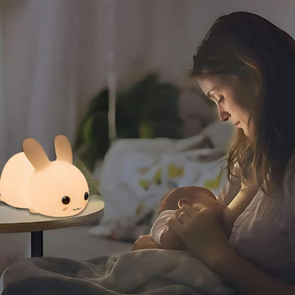 Veilleuse-lapin-biberon-allaitement-nocturne-paisible