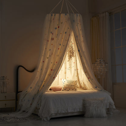 ciel de lit enfant dans chambre la nuit