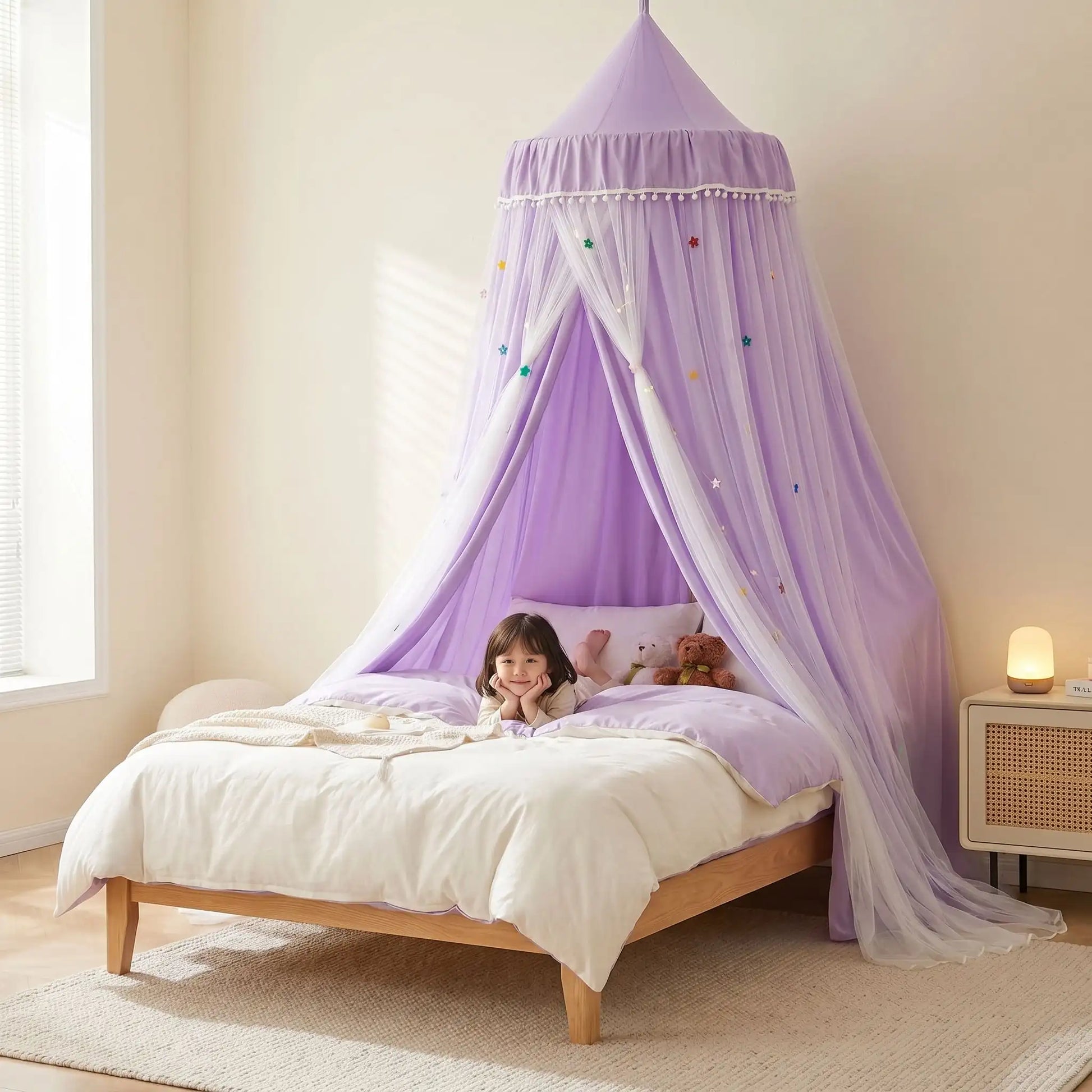 ciel de lit moustiquaire violet enfant dans lit