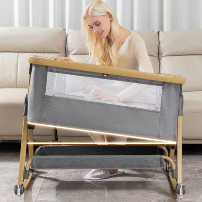 lit cododo gris doré inclinable bébé confortable maman souriante