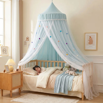 moustiquaire ciel de lit bleu enfant endormi lit