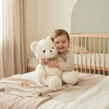 ours en peluche blanc doux fille souriante câlin