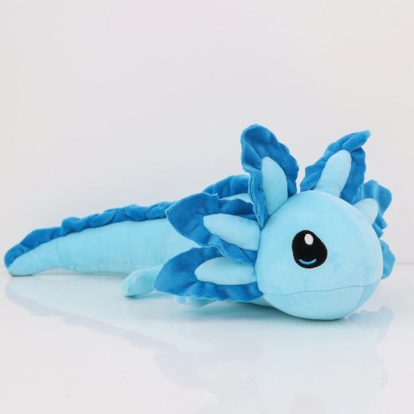 peluche axolotl bleu mignonne côté