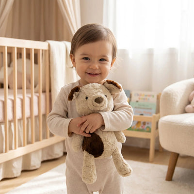 peluche chien enfant souriant