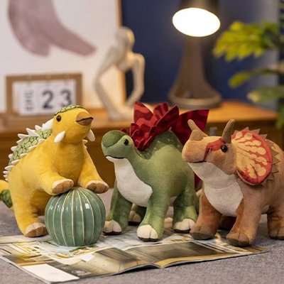 Peluche dinosaure jialong triceratops stegosaurus