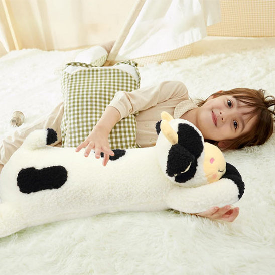 peluche vache noir blanc douce enfant souriant