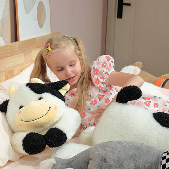 peluche vache noir blanc mignonne fillette joyeuse lit