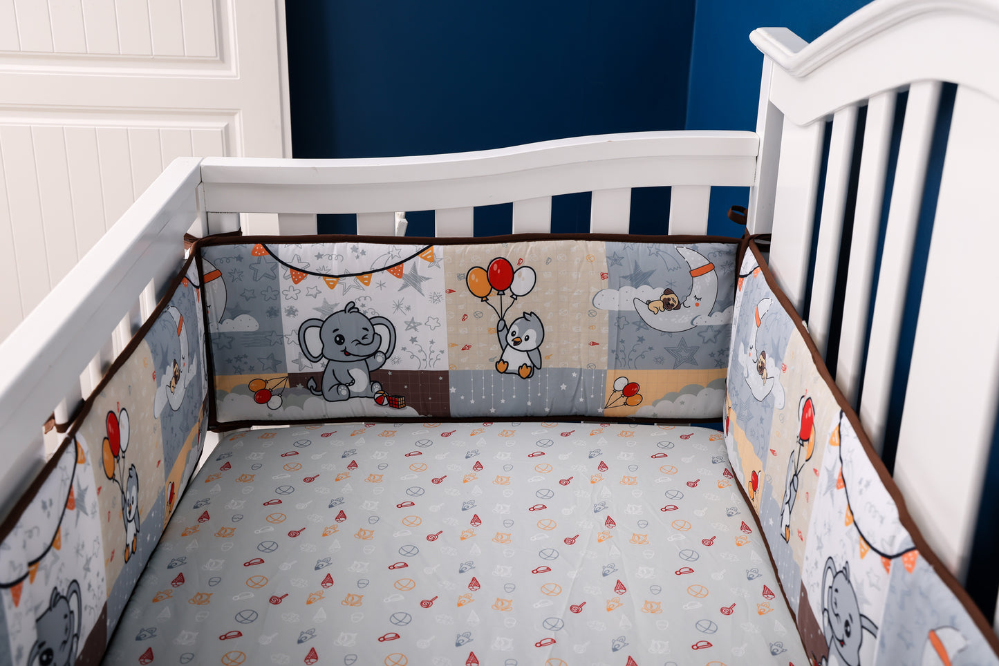 tour de lit pingouin éléphant gris décoration chambre bébé