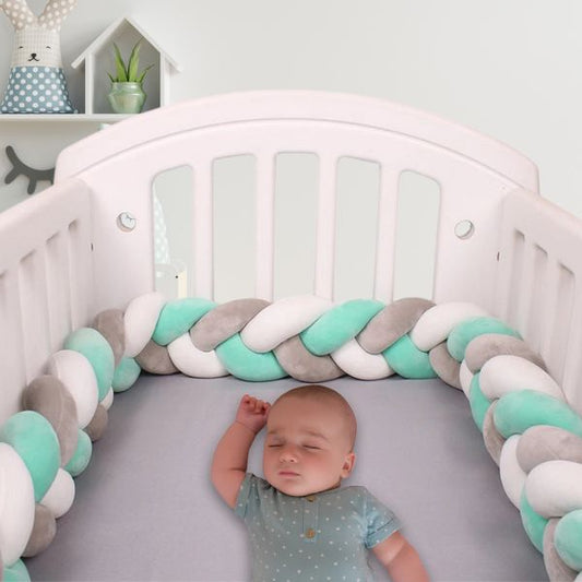 tour de lit tresse gris blanc vert enfant endormi