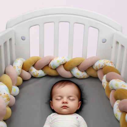 tresse de lit bebe jaune rose blanc fille endormie