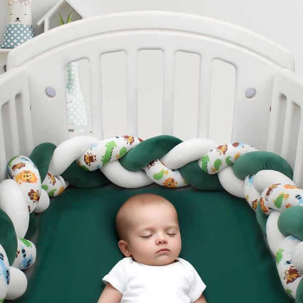 tresse de lit vert blanc garcon endormi dans lit