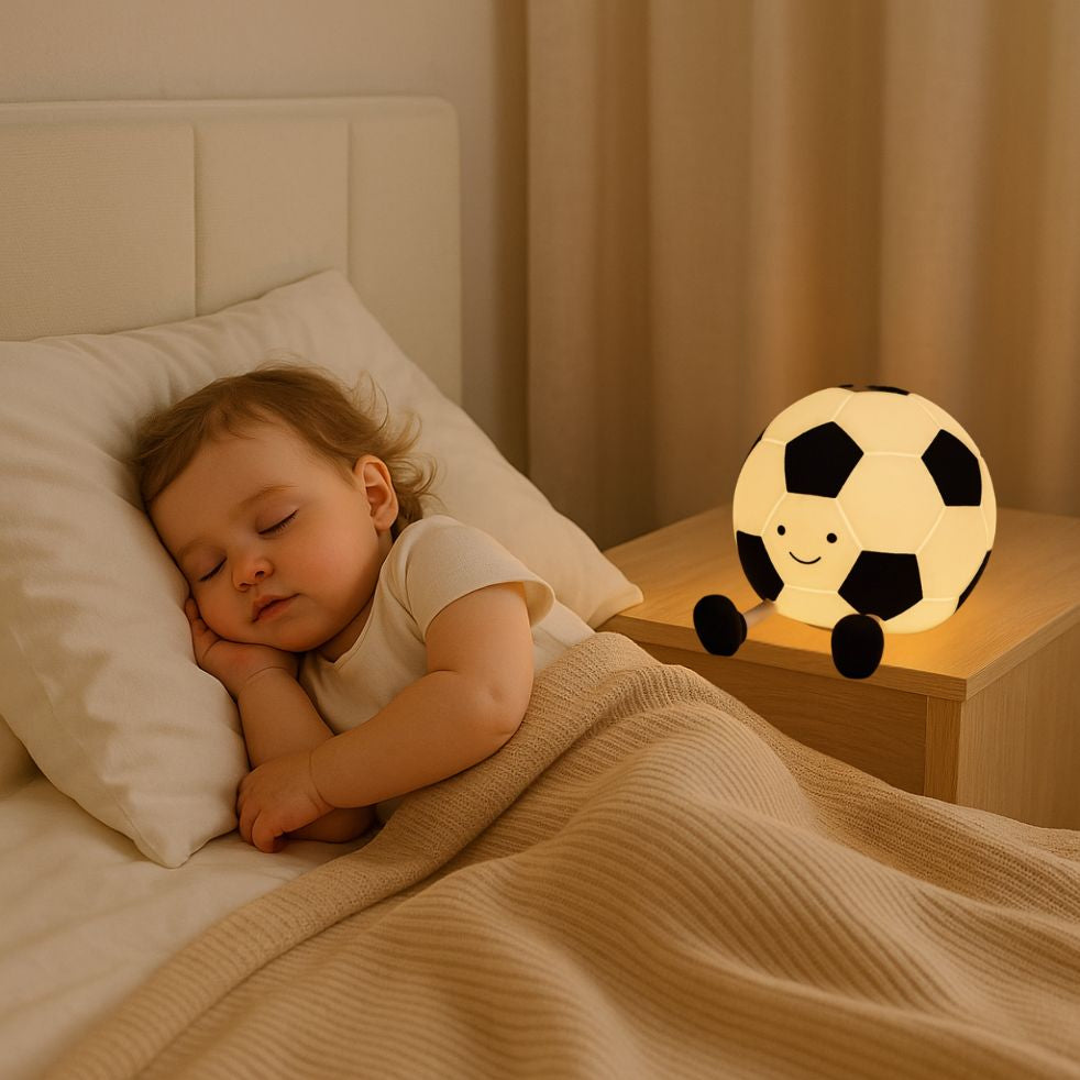 veilleuse ballon de foot silicone rechargeable garçon endormi lit