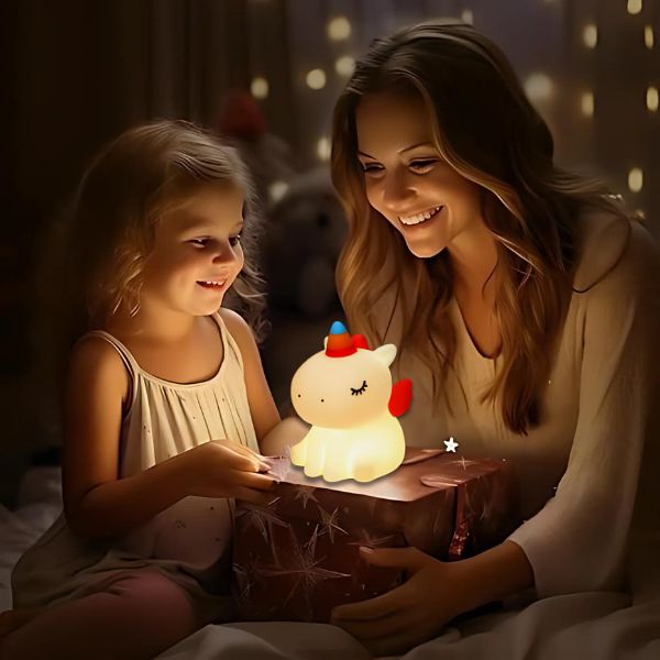veilleuse bébé licorne silicone cadeau enfant maman fille souriante