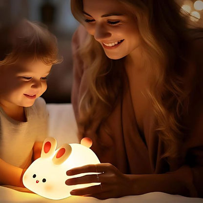 veilleuse lapin lumiere tamisee soir maman enfant souriants